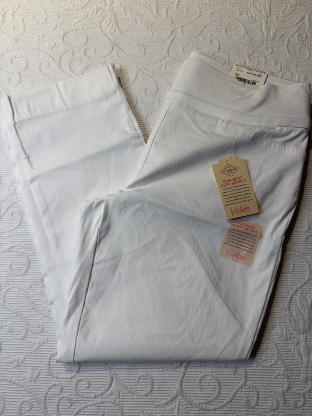 St. John's Bay White Pull-On Slimming Pants. NWT